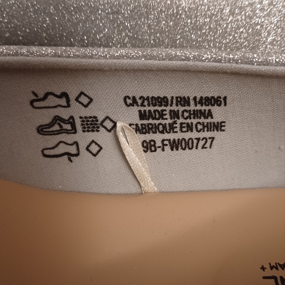 NWOT Sparkly Silver Flats - Size 10 - Picture 11 of 13